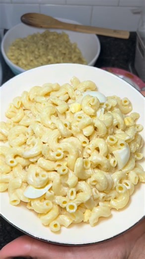 Easy, quick and delicious 😋 My colleague shared this recipe with me 😊 Facile, rapide et délicieux 😋 Ma collègue a partagé cette recette avec moi 😊 #pasta #pourtoi #faitmaison #onechoreatthetime #homemade | One chore at the time