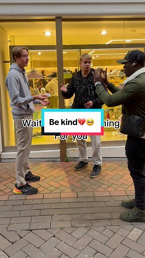 People Walking: Social Experiment Comparison