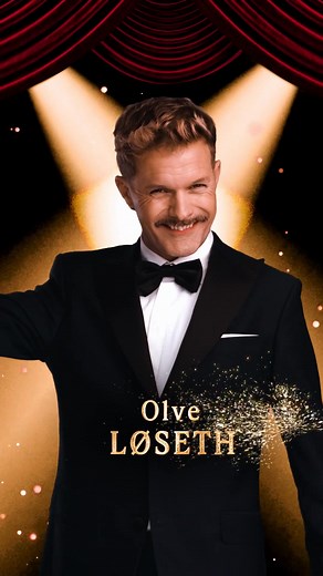 ✨ PREMIEREDAG! ✨ Endelig - ENDELIG - er det klart for «Nye Hjorten Teaters Spektakulære Juleshow»! 🎤💫🎁 Vi har verdens største julekalender og juleTRE juletrær på scenen! 🤩🎄 Skuespillerbanden og bandet er julepyntet og klare for å spre julestemning ... så snart Olve blir fornøyd med antrekket 🎵🪩✨ Juletoi toi til alle - både på, bak, under og over scenen! 🤞😍 Og julehjertelig velkommen til deg som kommer på juleshowpremieren – vi slår jul av glede! ❤️ | Nye Hjorten Teater