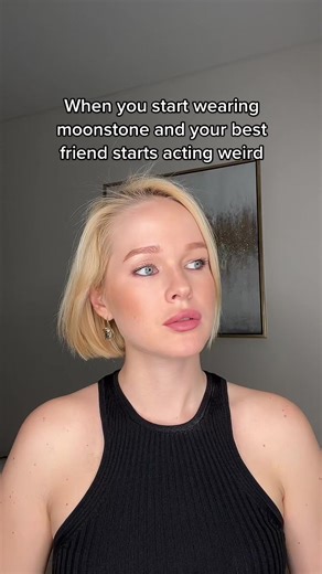 Moonstone has the energy to show people’s true colors and often friends happen to be fake. In other words, moonstone is the stone of the beginnings and all changes are only for the best! 🙏🏻🙌🏻 #moonstone #crystals