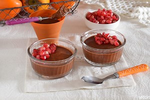 Flan vegano de chocolate y caqui persimón: receta de postre saludable con tres ingredientes sin azúcar añadido