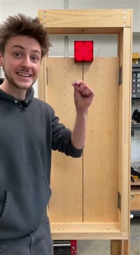 Minecraft Redstone Door IRL… using ONLY magnets (No wiring)