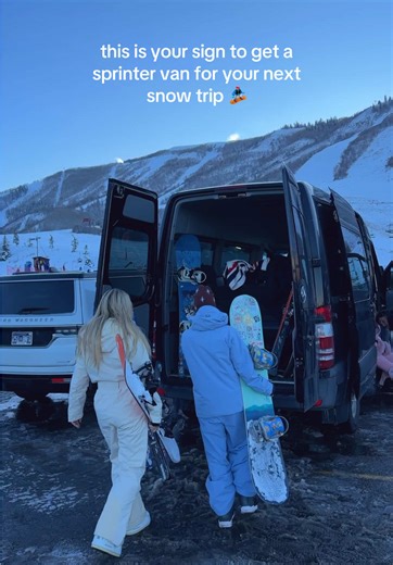 Literally fit EVERYONES luggage, rental gear AND groceries along with all 6 of us 🤝🏼 never renting seperate cars again #sprinter #snowboarding #sprintervan #parkcity