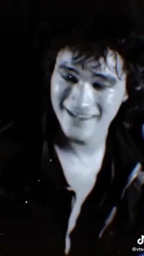 Виктор Цой курит сигарету #хочуврек #хочуврекомендации #shorts #short #shortsvideo #shortsfeed #рек