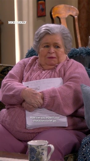 These ladies sure know how to give constructive criticism. #MikeAndMolly | Mike & Molly