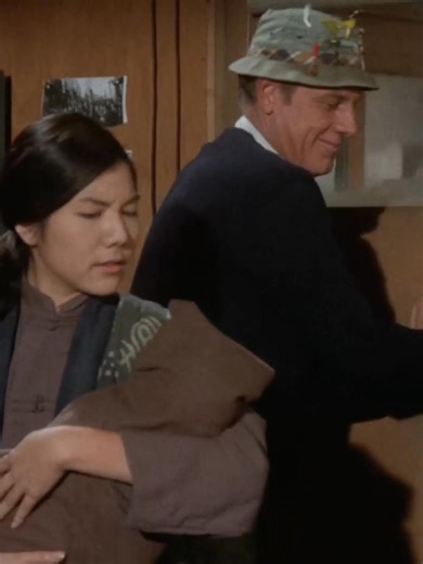 Best scene from M*A*S*H 4077 - Comedy of War 70-80s #MASH #mash4077 #4077 #War #WWI #oldwar #Comedy | Join us: https://www.facebook.com/groups/772465791028529 . | MASH Full Episodes