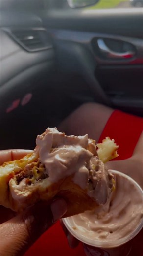 Trying Wendy’s chocolate frosty with their burgers and fries 😱😱🤣🤣 like &subscrbe ‪@Wendys‬