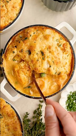 Seafood Pot Pie x Lobster Bisque x Cheddar Bay Biscuits 🦞🥧