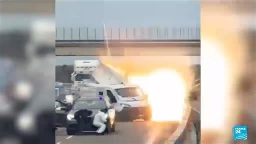 Armed gang blows up armoured van in Italy