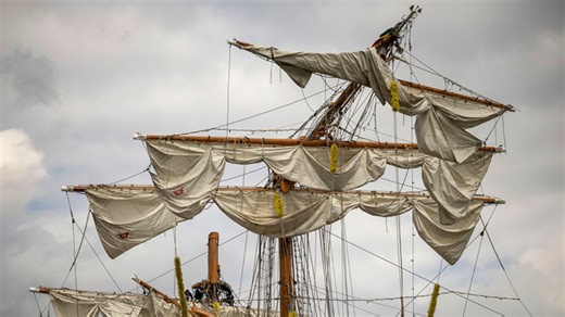 Mexican navy ship departed less than 5 minutes before crashing into Brooklyn Bridge, NTSB says