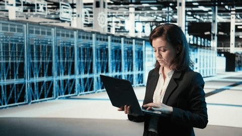 clip-4005397027-data-center-admin-creating-digital-twin-scan