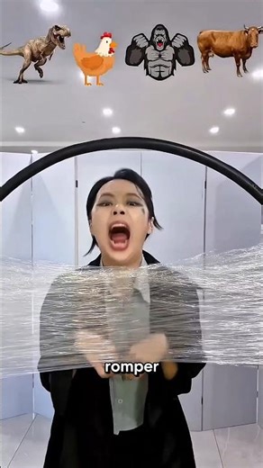 ¡Ay, caramba! ¡Esta chica se convertirá en un dinosaurio y romperá el polietileno! 😱😂