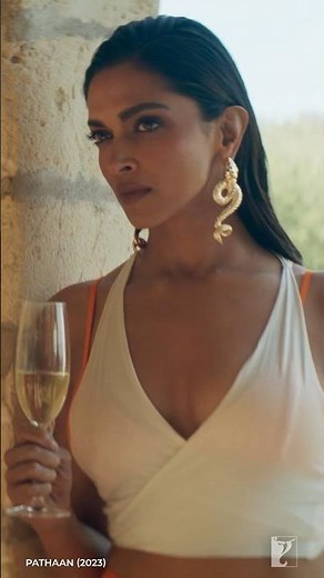 You say Rubai, we hear RIZZ 🔥 | #Pathaan | #DeepikaPadukone | #ShahRukhKhan