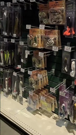 Lure tour at bass pro shops part 2 😃