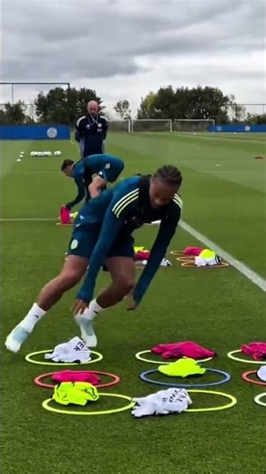 Sprint & Connect 3! 🎨💨⭕️ #footballfitness #footballspeed #football #soccer #sportsagility