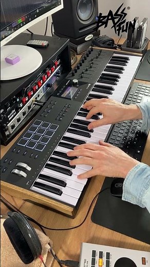 Techno Pluck Lead Solo Progression with Retro Club Atmosphere by Bass Fun