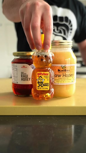 🍯 Raw vs. Pasteurized Honey 🍯 #honey #rawhoney #honeycomb #cooking #cheftips #kitchentips #culinaryschool #learntocook