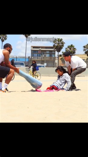 Magician tricks Women in Half in public #sawingawomaninhalf #publicpranks #california | Julien Magic