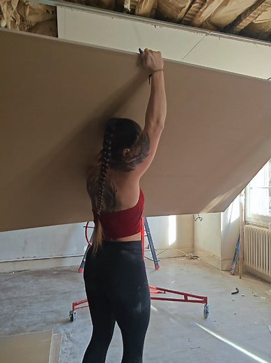 Mise en place du placo pour le plafond en rénovation