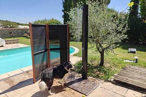 La douche solaire extérieure de piscine CCLIFE (35 l) avec chauffe-eau est à seulement 149,99 €