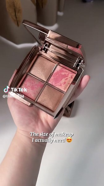 Mini Hourglass Makeup Tutorial for Winter Looks