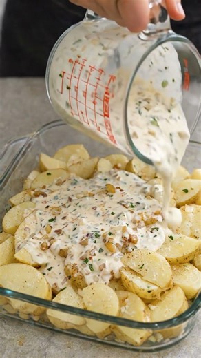 🥔✨ Creamy Ranch Baked Potatoes