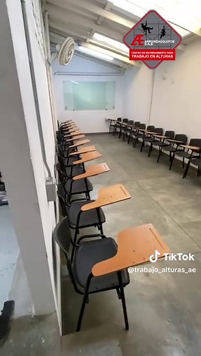 contamos con un centro de entrenamiento para formación y entrenamiento en trabajos en alturas! Conoce nuestras instalaciones y agenda con nosotros los cursos que requieres para trabajar en alturas bajo la normatividad legal vigente. Cursos: Trabajador autorizado Reentrenamiento Coordinador de alturas Actualización de coordinador Administrativo para jefes de área Formación complementaria: Rescate industrial Acondicionamiento de andamios multidireccionales Uso de plataformas de elevación y andamio