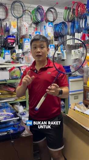 VICTOR AURASPEED LYC Liu Yu Chen Edition (ARS-LYC B) Rp 2.760.000 / pcs Master of Net Play • Extreme Speed & Aggression Designed with direct input from world champion Liu Yu Chen, this racquet features a custom paint job reflecting his signature style. Built upon the ARS-HS PLUS foundation, it enhances repulsion and attacking sensation. The racquet delivers faster and more aggressive flat drives, combined with a compact frame design to maximise swing speed and precision. The result is a lightnin