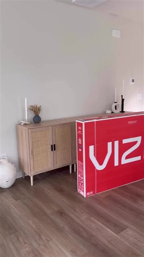 Share your favorite moments with all your friends and family instantly.Check out@VIZIO