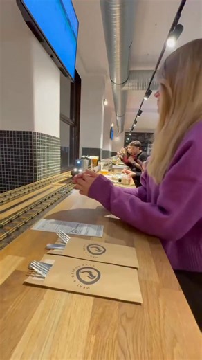 PiratinViaggio on Instagram: "Praga di lusso 5★ da 143€ 💎 INFO👇 🚂🍔 Sì, a Praga c'è un ristorante dove il cibo arriva su dei binari in miniatura. 📍 Vytopna 🧡 salvalo per il tuo prossimo viaggio 💬 Tagga un amico fissato con i treni L'OFFERTA ⤵️ ✈️ Voli A/R da varie città 🏨 3 notti in hotel 5★ ben recensito! 📍 centralissimo 🗓️ Nei WEEKEND, last minute e fino a Pasqua 💸 da 143€ a persona 🔗 Info e date al link sul nostro profilo 👉 @piratinviaggio COME TROVARE IL LINK❓ 1️⃣ Vai sul profilo