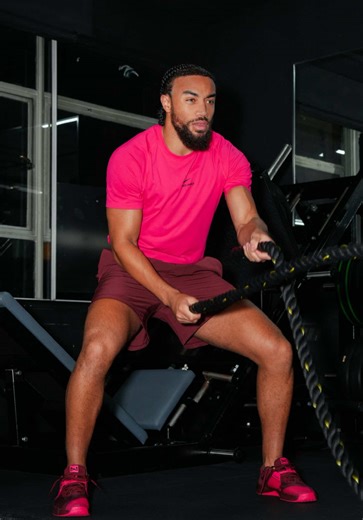 Show up. Lock in. No noise. No praise. Just you vs you. Shine later. Grind now. 🚀 @Nike #NikeTraining