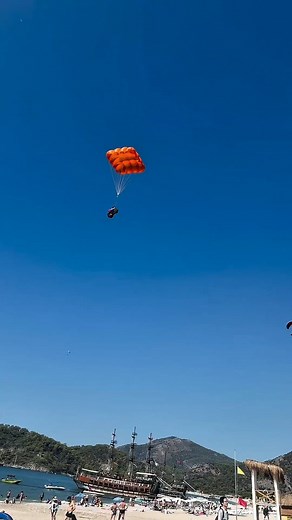 What a stroke of luck! The pilot opened his reserve parachute at high altitude and was blown toward the city. By sheer luck, he landed not on cobblestones, not on a curb, not on restaurants, not on the chiseled peaks, but on a narrow strip of beach. @para_troubles ✨ 🪂 #paragliding #skydiving #landing #extremesports #skydive #travel #adrenaline #adventures #extreme #esports | Skydive Adventure
