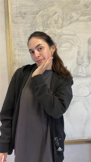 Naoual Talhaoui on Instagram: "Mercredi 29 octobre 2025 Le Support Sèche-Cheveux Mains Libres PRO vient de chez @beautymarket_ma ✨ Vous pouvez utiliser mon code promo: naoual pour en profiter ! 💨💁‍♀️ #minivlog #standinghairdryer"