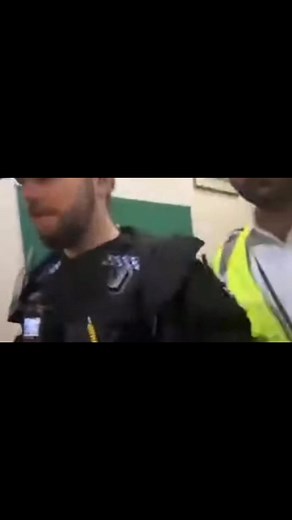 Police at a migrant hotel | Behind the counter se17