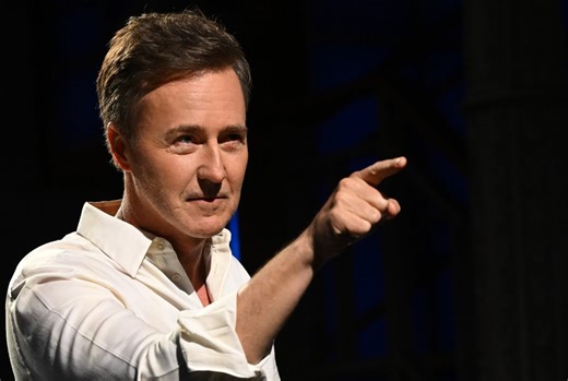 Edward Norton Wows Late Show Crowd With Powerful Poetry Reading - LateNighter
