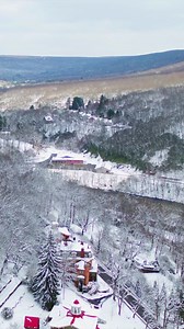 Plan a winter visit to the historic town of Jim Thorpe! 𝗟𝗜𝗞𝗘 𝗢𝗨𝗥 𝗣𝗔𝗚𝗘 for more places to see and things to do in Northeastern PA. ❄️ | DiscoverNEPA