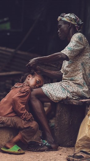 Ola on Instagram: "So @kokunfoundation sent me 100k to give the ONÍDÌRÍ Woman , I’m so happy this is happening with my photography ❤️❤️❤️ I think I can change the world with my photography 🇳🇬❤️ Those pictures will be available on @superrare.co soon Thank you @kokunfoundation"