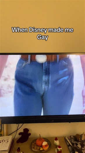 She’s a baddie sue me… #holes #disney #sigourneyweaver #keepdigging #lgbt