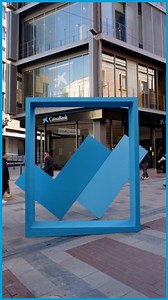 En CaixaBank queremos acompañarte cada día. Por eso, cuando hablamos de ciberseguridad, ponemos a tu alcance los conocimientos y consejos necesarios para que disfrutes del entorno digital minimizando riesgos. 💡 Hemos desafiado a @merioonn para que, en solo 1 minuto, demuestre cuánto sabe sobre ciberseguridad. 👉 Descubre si tú también estás preparado | CaixaBank