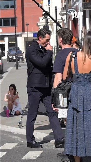 #DavidGandy sfoggia il suo appeal senza tempo per una campagna a #Londra