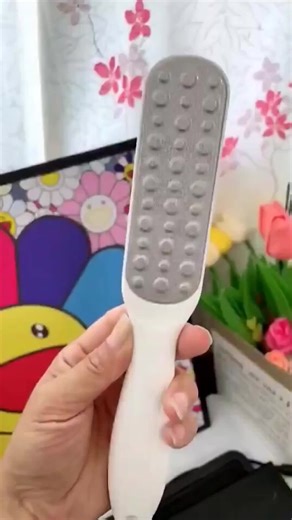 To remove calluses and dead skin on the feet, use a foot scrubber to scrub. Then they will disappear