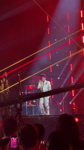4.10.26 - the lazers, the confetti and the pyrotechnics were everything!! such a great production! #brunomars #lockedoutofheaven #theromantictour #lasvegas #wortheverypenny