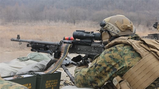Korea Viper 26.2演习期间 美国海军陆战队进行M240B机枪射击