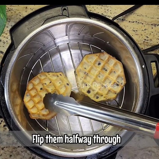 Eggo Blueberry Waffle in Air Fryer / Frozen Waffle in IP Air Fryer