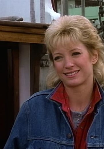 MacGyver S02:E21 - DOA: MacGyver