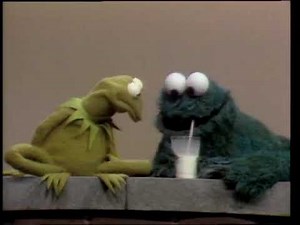 Classic Sesame Street - Kermit And Cookie Monster Full And Empty Glass Of Milk
