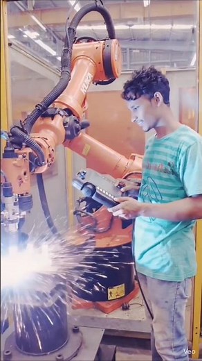 Robot Welding Programming Kaise Kare 🤖 | KUKA Robot Demo