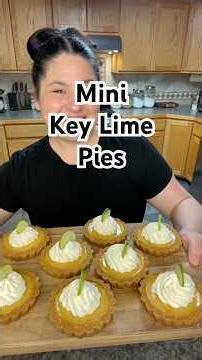Mini Key Lime Pies #keylimepie #minikeylimepies #minipies #keylime #keylimedessert #pierecipe #pie
