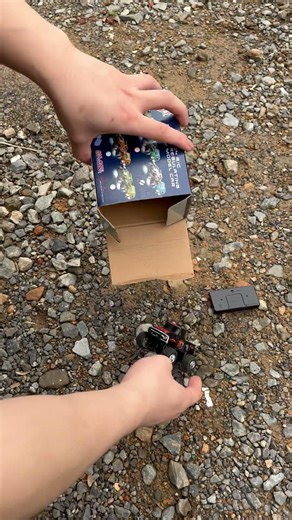 Remote-controlled cars can also flip over.#rccar