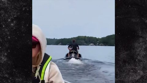 'Shark Tank' Star Robert Herjavec Rescues Ex-Hockey Pro's Fam During Lake Boat Trip
